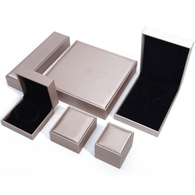kupować Pudełko z biżuterią z fałszywej skóry, elegancka opakowanie biżuterii z szczotką online manufacture