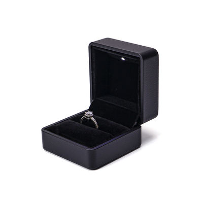 Hanhong Custom Ring Box z lekkim 6.5*6.5*4.5cm Wielkość Czarna skóra i aksamit