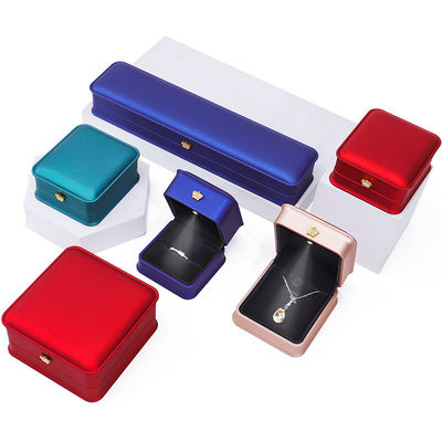 Zastosowalny błyszczący plastikowy LED oświetlony pudełko biżuterii z złotym ornamentem korony