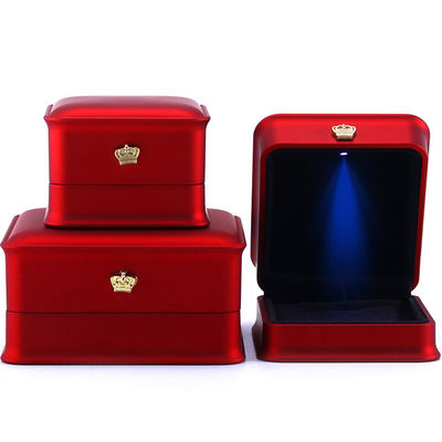 Pakiet biżuterii Hanhong Custom Luxury Crown LED Box dla bransoletek Naszyjników i Pierścieni