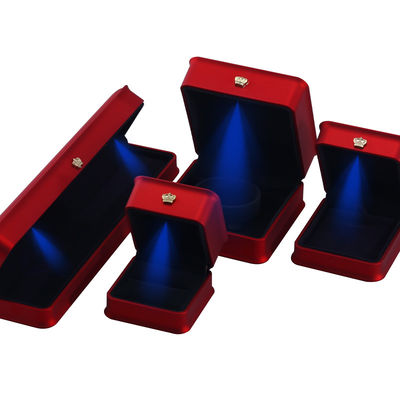 Pakiet biżuterii Hanhong Custom Luxury Crown LED Box dla bransoletek Naszyjników i Pierścieni