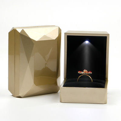 Zestaw opakowań do biżuterii z PU z LED Hanhong Luxury Ring