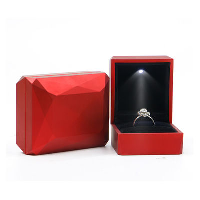 Zestaw opakowań do biżuterii z PU z LED Hanhong Luxury Ring