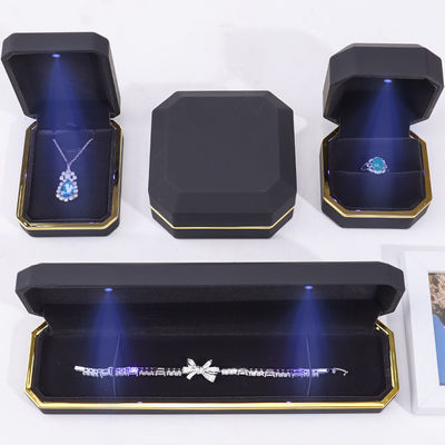 OEM ODM wysokiej klasy ręcznie robione czarne ośmiokątne pudełko na biżuterię z oświetleniem LED i aksamitną wkładką