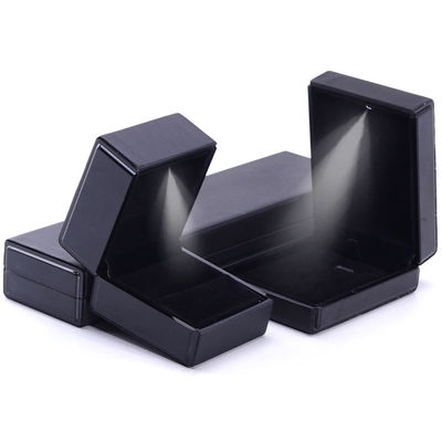Czarne ręcznie wykonane pudełko do biżuterii LED Light dla Hanhong Custom Logo Leather Packaging