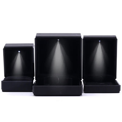 Czarne ręcznie wykonane pudełko do biżuterii LED Light dla Hanhong Custom Logo Leather Packaging