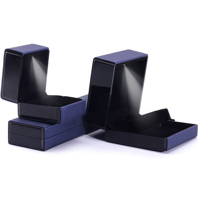 Logo klienta LED Light Jewelry Box for Bracelet Naszyjnik i Pierścień w błękitnej skórze