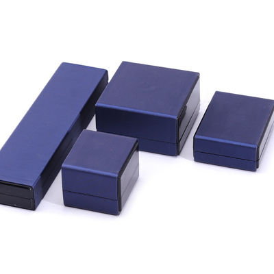 Logo klienta LED Light Jewelry Box for Bracelet Naszyjnik i Pierścień w błękitnej skórze