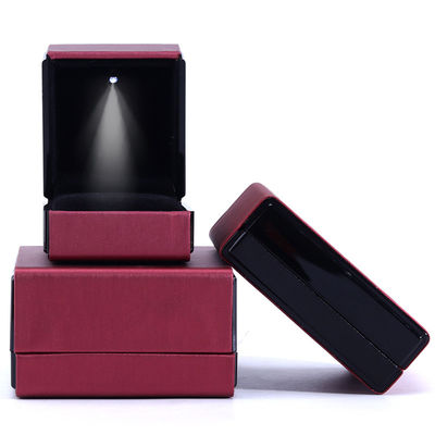 Hanhong Custom Logo LED Light Jewelry Box for Bracelets Naszyjniki i pierścienie w skórze