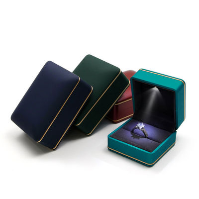Opakowanie biżuterii ze światłem Hanhong Custom Logo Silk Screen Print Luxury LED Storage Box