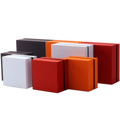 9*9*3.5cm Organizator pudełka biżuterii z logo Pieczone lakierowane Czarne LED Ring Box