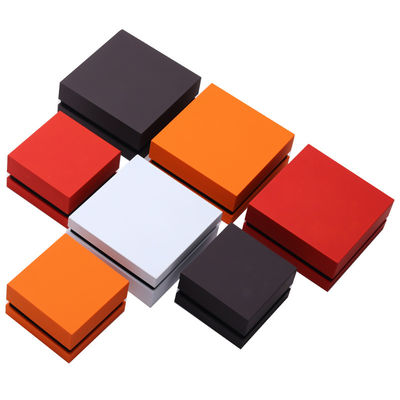 9*9*3.5cm Organizator pudełka biżuterii z logo Pieczone lakierowane Czarne LED Ring Box