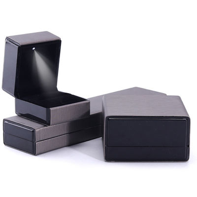 Hanhong Custom Logo LED Light Jewelry Packaging Box w szarym kolorze na bransoletę Naszyjnik i pierścionek
