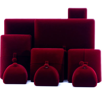 kupować Zastosowany rozmiar Red Velvet Jewelry Box dla luksusowych bransoletek kolczyków i kolczyków online manufacture