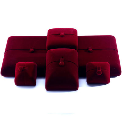 Zastosowany rozmiar Red Velvet Jewelry Box dla luksusowych bransoletek kolczyków i kolczyków