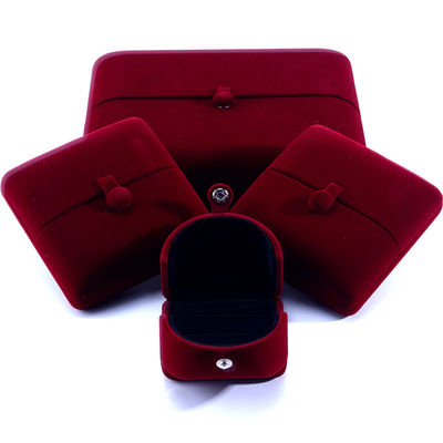 Zastosowany rozmiar Red Velvet Jewelry Box dla luksusowych bransoletek kolczyków i kolczyków