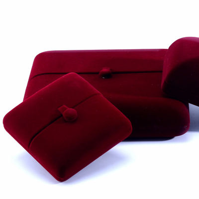 Zastosowany rozmiar Red Velvet Jewelry Box dla luksusowych bransoletek kolczyków i kolczyków