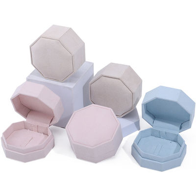 kupować 7.5*7.5cm Akrylowe pudełko do biżuterii na zamówienie Logo Naszyjnik i Zestaw Pierścieni Wyświetlacz Podróż online manufacture