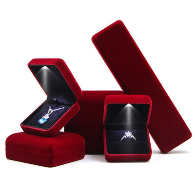 LED aksamitna szkatułka biżuterii z światłem Custom Hanhong Logo Embossed Luxury White Light Ring Box