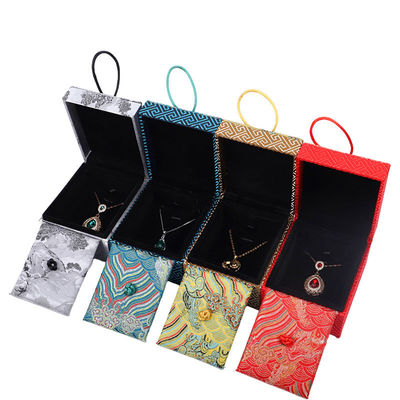 Ręcznie wykonane aksamitne pudełka do biżuterii Materiał Chiński Styl Czerwony Naszyjnik