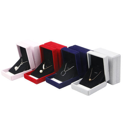 Materiał aksamitny Hanhong Custom Embossed Red Jewelry Box dla naszyjnika i pierścionka 6*6*4.6cm
