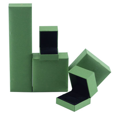 Ręcznie robione ekologiczne kartonowe pudełko na biżuterię w kolorze zielonym, z możliwością personalizacji