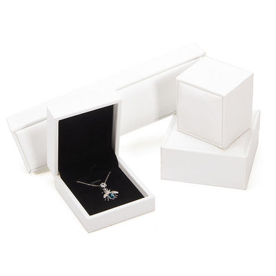 kupować Hanhong 2022 pudełko biżuterii opakowania zestaw PU skórzane biżuterii kaseta z logo Custom wydrukowane ring box online manufacture