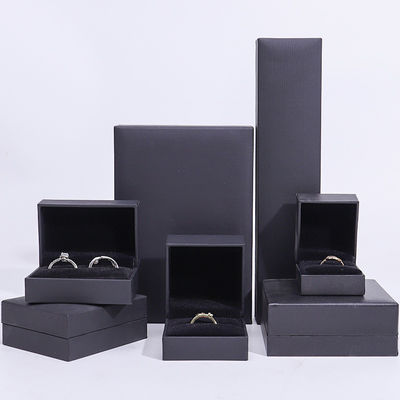 Ręcznie robione ekologiczne kartonowe pudełko na biżuterię w kolorze czarnym, personalizowane pudełko na biżuterię