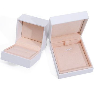 Kartonowy kwadratowy pudełko biżuterii Biały papier biżuterii Pudełko do bransolety Naszyjnik Pierścień opakowanie