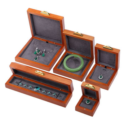 kupować Niestandardowe embossing logo Luxury Wooden Jewelry Box Packaging For Bracelet Necklace online manufacture