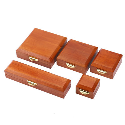 Niestandardowe embossing logo Luxury Wooden Jewelry Box Packaging For Bracelet Necklace