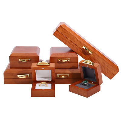 Niestandardowe embossing logo Luxury Wooden Jewelry Box Packaging For Bracelet Necklace