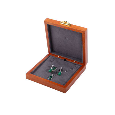 Niestandardowe embossing logo Luxury Wooden Jewelry Box Packaging For Bracelet Necklace