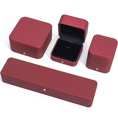 Wind Red Sleek PU Skóra biżuteria Składnia opakowania pudełko z złotymi przyciskami ozdób