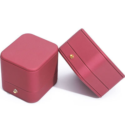 Wind Red Sleek PU Skóra biżuteria Składnia opakowania pudełko z złotymi przyciskami ozdób