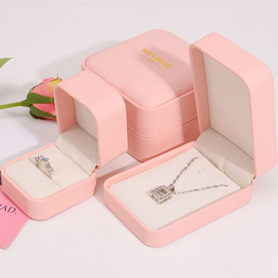 Produkcja hurtowa Biżuteria Premium Opakowanie pudełko Personalized Custom logo Naszyjnik Bracelet Kolczyki Pierścień Opakowanie Różowa Skóra Biżuteria pudełko