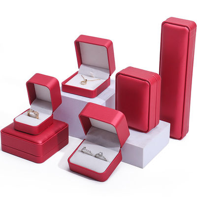 kupować Noble Red PU Leather Luxury Jewelry Packaging Box Set z miękką aksamitną podszewką online manufacture
