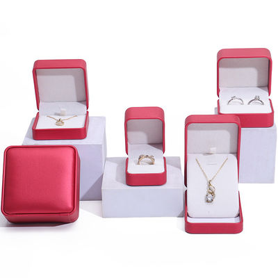 Noble Red PU Leather Luxury Jewelry Packaging Box Set z miękką aksamitną podszewką