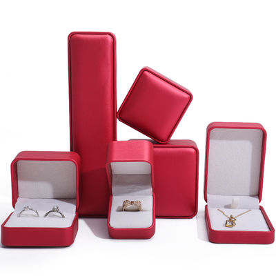 Noble Red PU Leather Luxury Jewelry Packaging Box Set z miękką aksamitną podszewką
