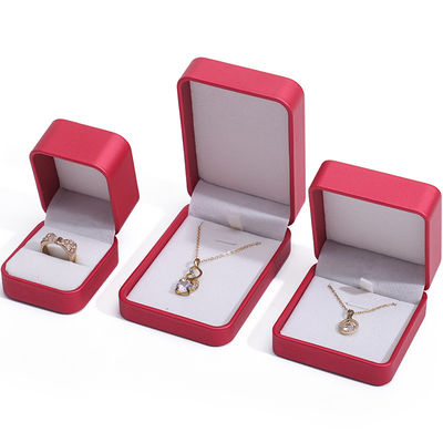 Noble Red PU Leather Luxury Jewelry Packaging Box Set z miękką aksamitną podszewką