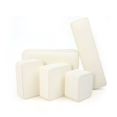 OEM ODM Ręcznie wykonane kwadratowe białe skórzane biżuterii pudełko do naszyjnika bransoletki kolczyki opakowania pierścień