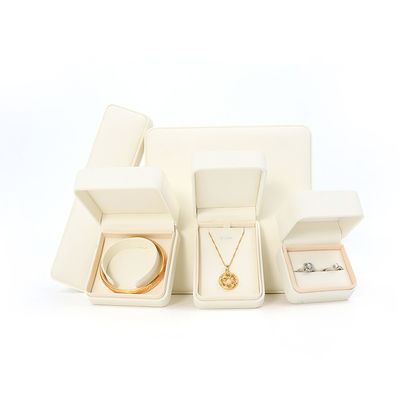 OEM ODM Ręcznie wykonane kwadratowe białe skórzane biżuterii pudełko do naszyjnika bransoletki kolczyki opakowania pierścień