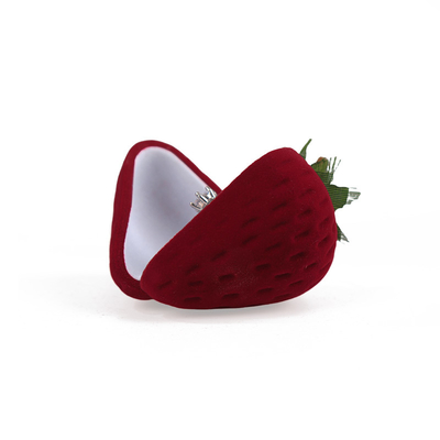 Personalized hign quality strawberry red velvet jewelry box for ring (spersonalizowany pudełko biżuterii z czerwonego aksamitku)