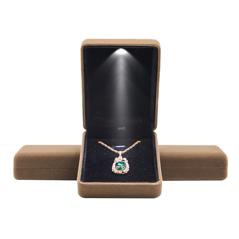Hanhong Embossed Luxury LED Velvet Brown Jewelry Packaging Box Custom Ring Box z światłem