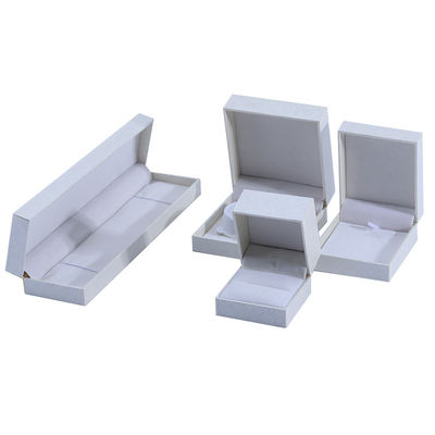 Ręcznie robione ekologiczne kartonowe pudełko na biżuterię w kolorze białym, z możliwością personalizacji